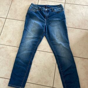 sits at or just below waist and full length ,cotton 78%, poly 21% , Lycra 1%